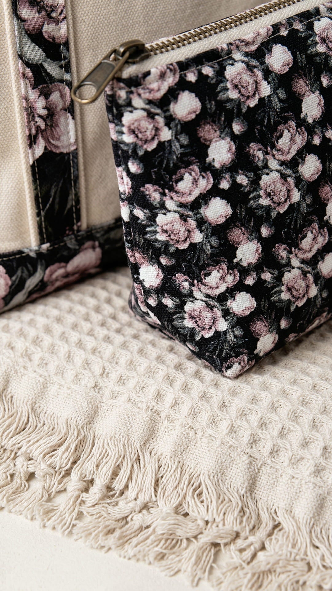 [show_for: Vintage Rose]
