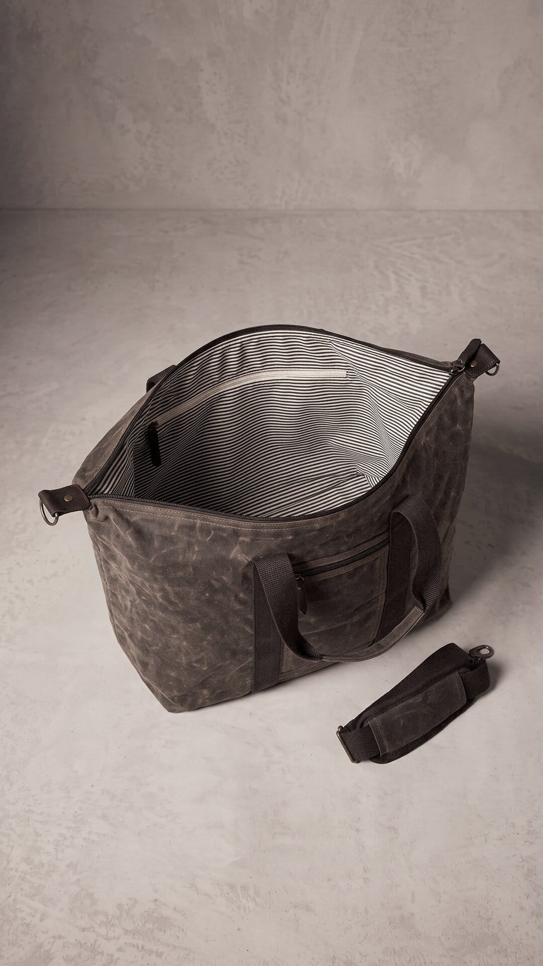 Heavyweight Waxed Canvas Voyager Weekender